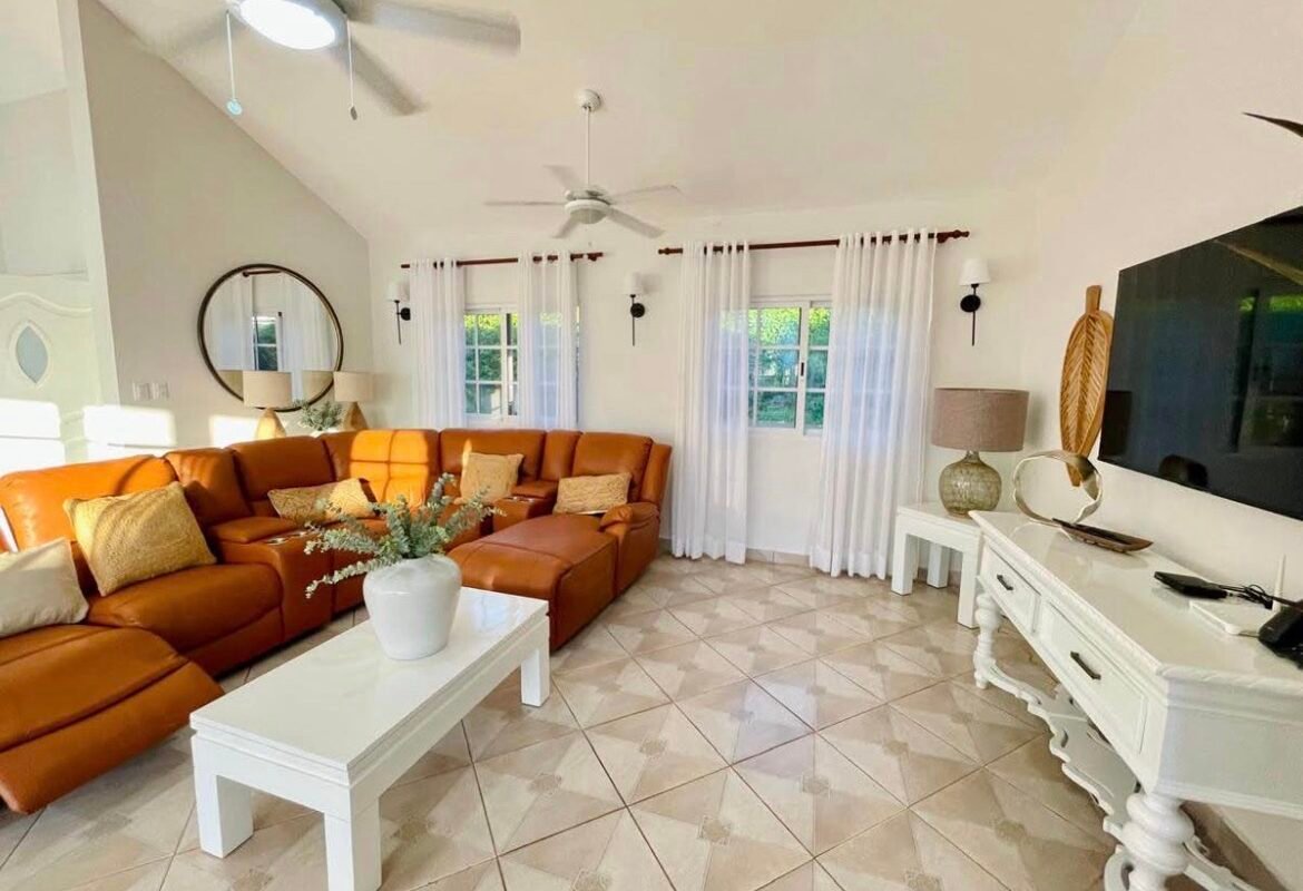 Exclusive 6-Bedroom Villa with Pool in Casa Linda, Sosúa